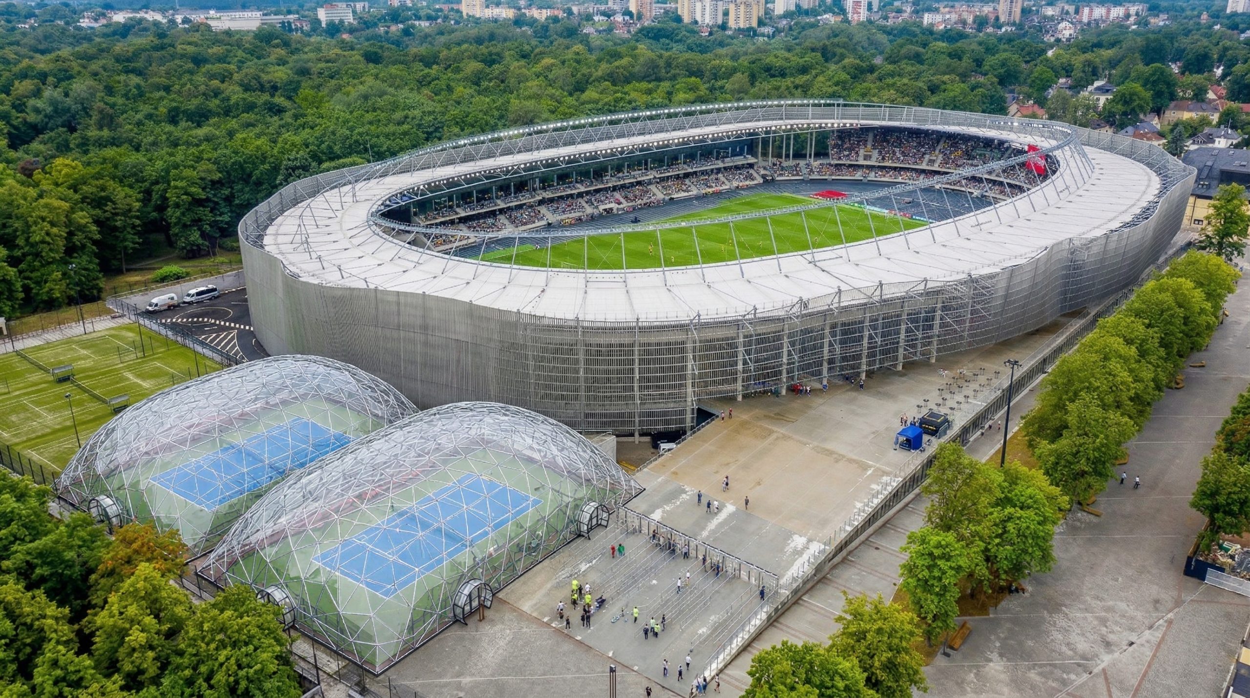 GEODOMAS SPORT DOME 36×18 – geodezinė teniso korto arena